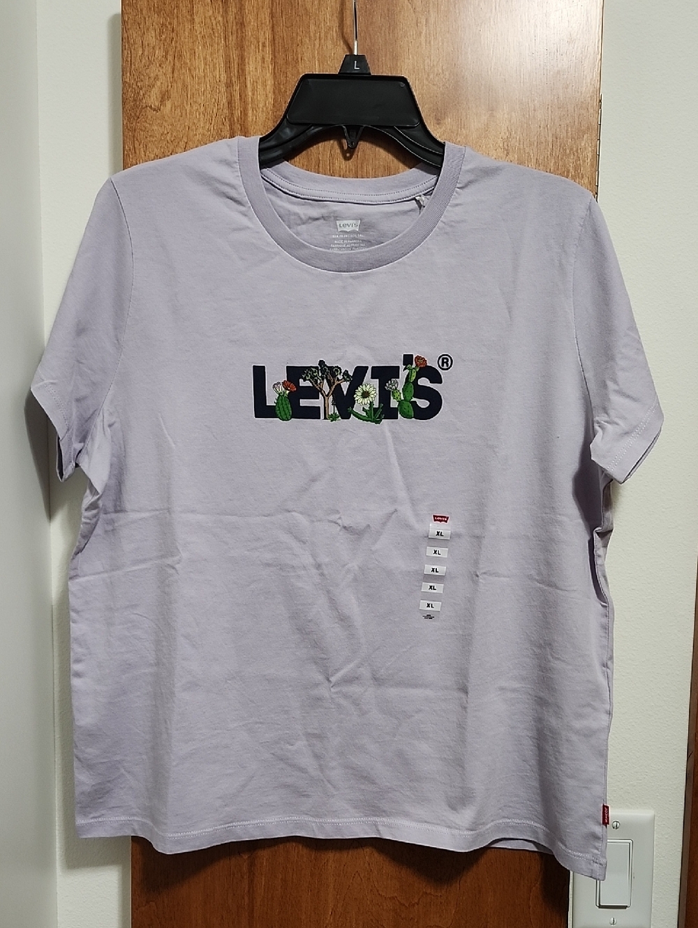 NWT-SALE- Levi's Womens T Shirt, Short Sleeve With A Desert Design Front Logo